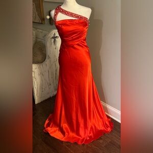 Elegant Red Evening Gown/prom/pageant